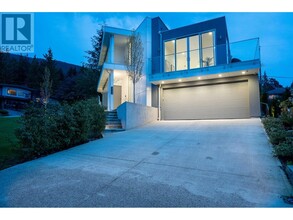 4500 Canterbury Crescent in North Vancouver, BC - Building Photo - Building Photo