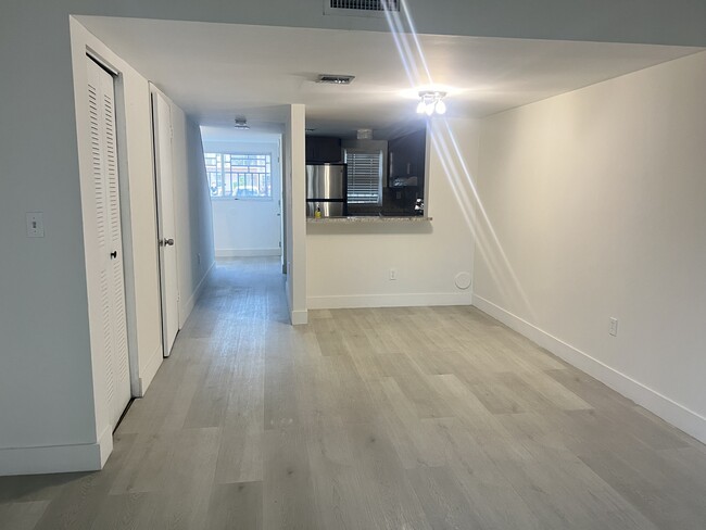 2551 NW 26th St in Miami, FL - Building Photo - Building Photo