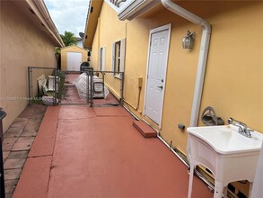 14356 SW 48th Ln in Miami, FL - Foto de edificio - Building Photo