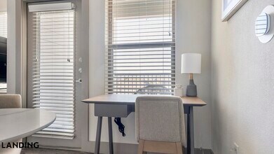 12500 Shadowglen Trce, Unit 1305 in Manor, TX - Foto de edificio - Building Photo