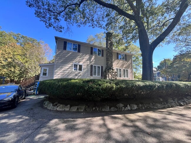 127 Manor Ave in Wellesley, MA - Building Photo - Building Photo