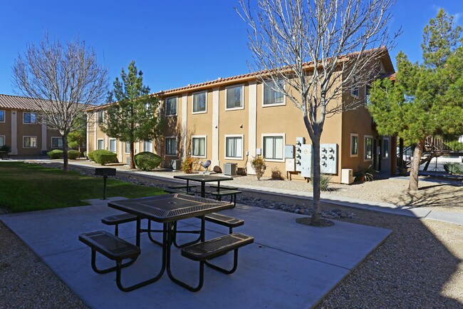 Valley Vista Apartments in Las Vegas, NV - Building Photo - Building Photo