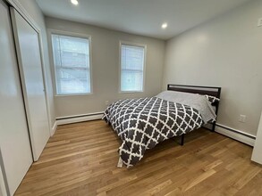 161 5th St, Unit 1 in Cambridge, MA - Building Photo - Building Photo