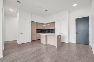 88 Bathurst St in Toronto, ON - Building Photo