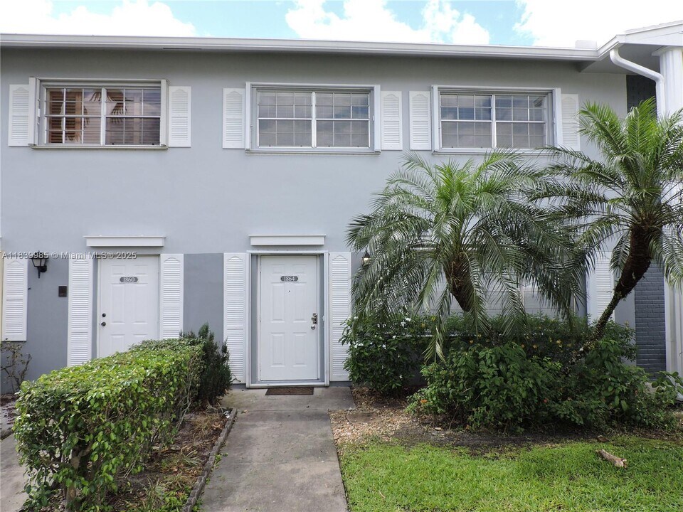 1864 SW 81st Terrace in Davie, FL - Building Photo