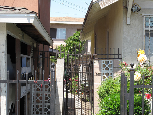 6511-6515 Cottage St in Huntington Park, CA - Building Photo - Building Photo