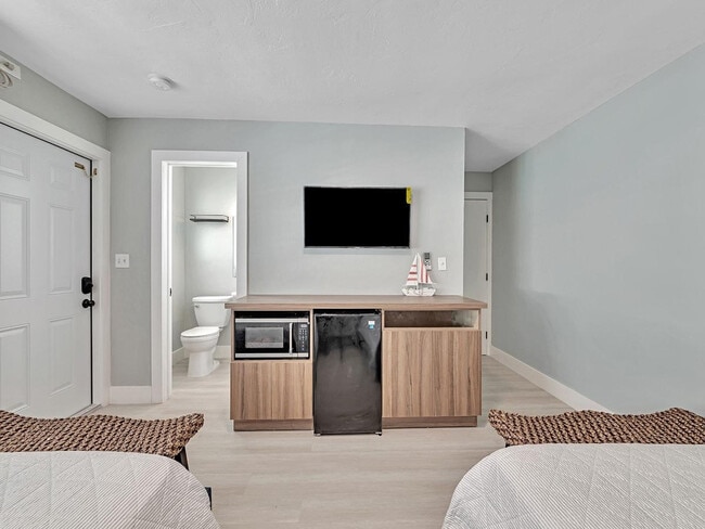 320 Walnut St in Hollywood, FL - Building Photo - Building Photo