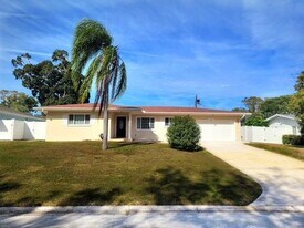 356 E Overbrook Dr in Largo, FL - Building Photo