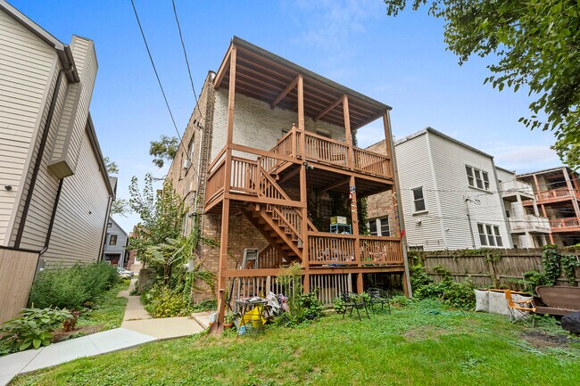 2507 N Sawyer Ave, Unit 1R in Chicago, IL - Building Photo - Building Photo