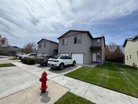 61325 Sally Ln in Bend, OR - Building Photo