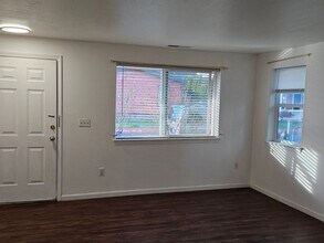 3038 Hollyridge in Salem, OR - Building Photo - Building Photo