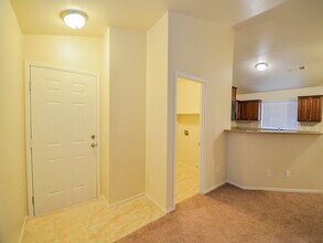 3825 Gulliver St in Las Vegas, NV - Building Photo - Building Photo