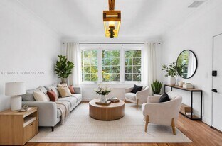 910 Lenox Ave. in Miami Beach, FL - Building Photo