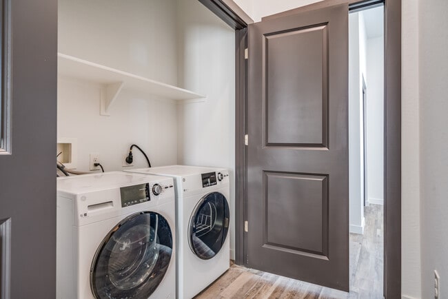 Luna Bear 94 in Phoenix, AZ - Building Photo - Interior Photo