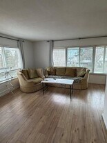 2412 E 28th Ave in Vancouver, BC - Building Photo