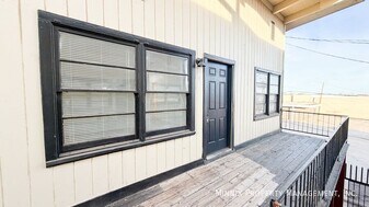 5005 Avenue W in Lubbock, TX - Building Photo