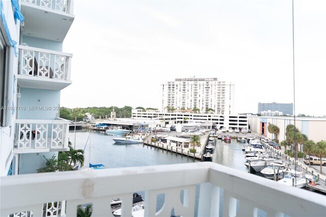 13155 Ixora Ct in North Miami, FL - Building Photo - Building Photo