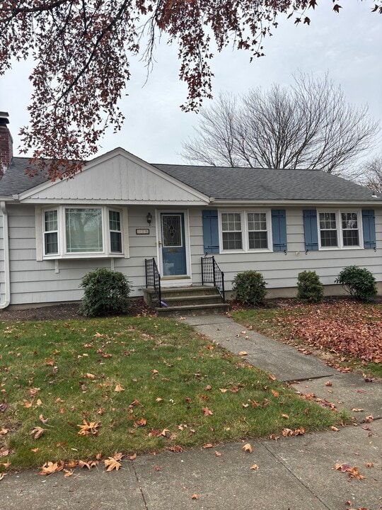 125 Douglas St in Stratford, CT - Building Photo