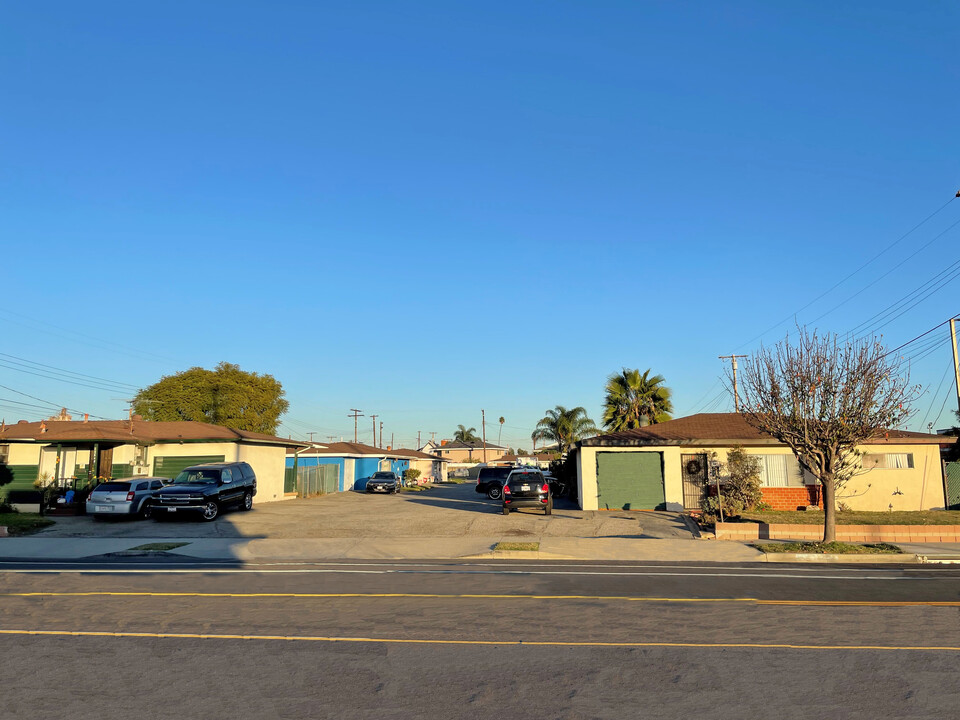 Eshelman Flats in Lomita, CA - Building Photo