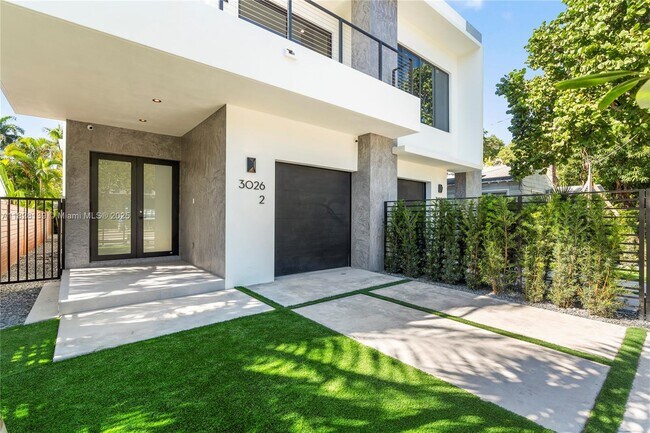 3026 Aviation Ave in Miami, FL - Building Photo - Building Photo
