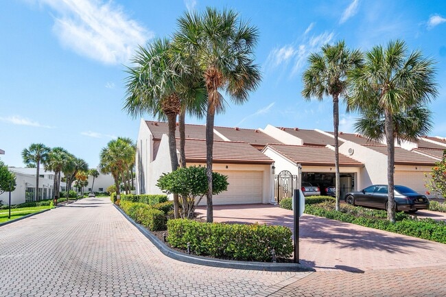 2717 N Ocean Blvd in Boca Raton, FL - Building Photo - Building Photo