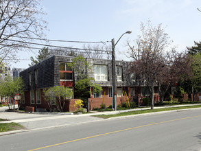 34 Yorkminster Rd in Toronto, ON - Building Photo - Primary Photo