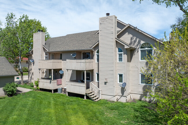 Aspen Ridge Condominiums in Ankeny, IA - Foto de edificio - Building Photo