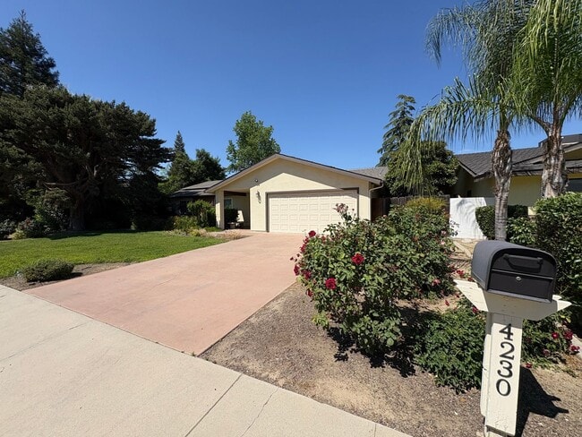4230 W Grove Ct in Visalia, CA - Building Photo - Building Photo