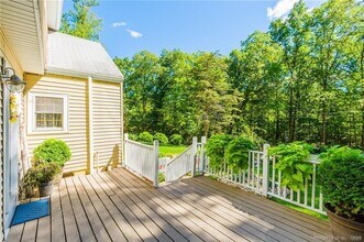 351 W Mountain Rd in Simsbury, CT - Building Photo - Building Photo