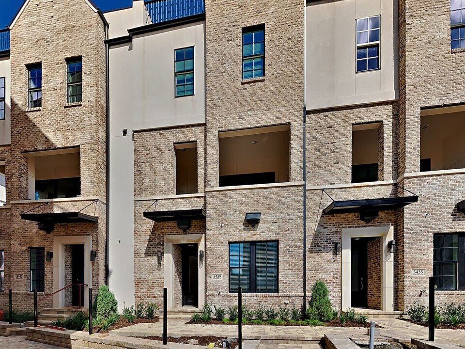 5439 Tomlinson Dr in Irving, TX - Foto de edificio
