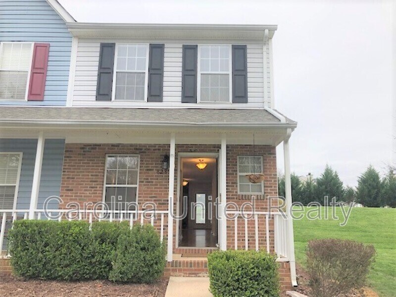 8235 Circle Tree Ln in Charlotte, NC - Building Photo