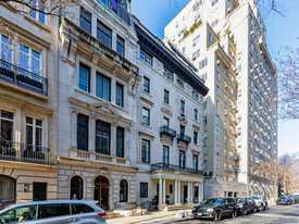 8 E 76th St in New York, NY - Building Photo