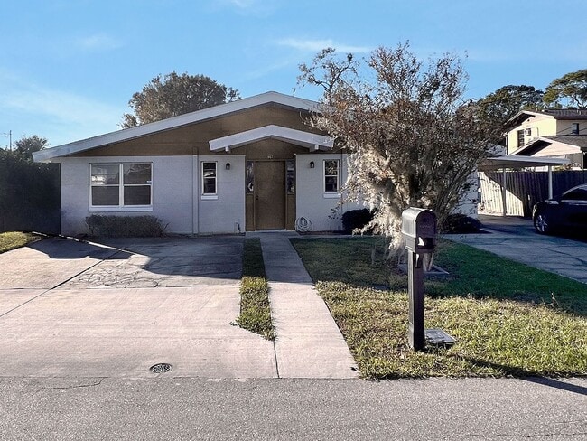 907 Lake Jessie Dr in Winter Haven, FL - Building Photo - Building Photo