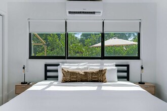 11534 NE 13th Ave in Miami, FL - Foto de edificio - Building Photo