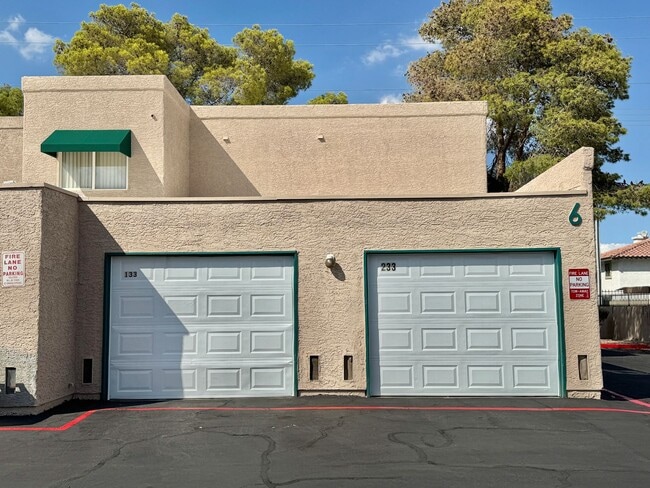 6750 Del Rey Ave