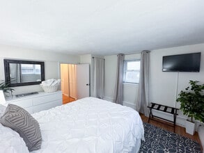 79 Chestnut St, Unit 2B in Brookline, MA - Building Photo - Building Photo