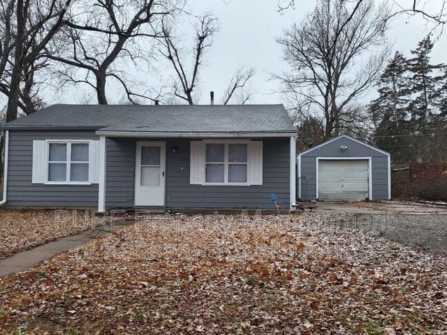 property at 2517 SW Edgewater Terrace