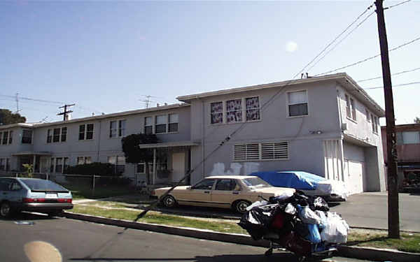 6946-6958 Agnes Ave in North Hollywood, CA - Foto de edificio - Building Photo