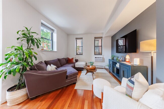 168 Coles St in Jersey City, NJ - Building Photo - Building Photo