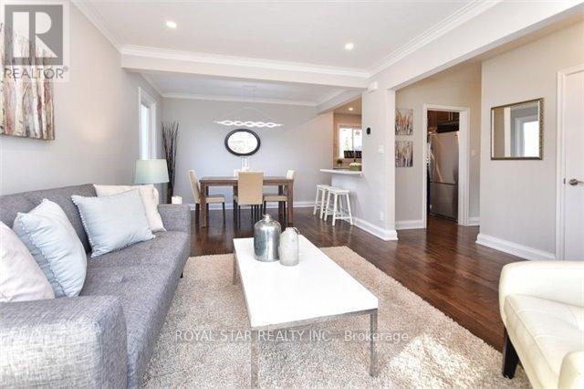 25 Twin Pauls Crescent in Toronto, ON - Building Photo - Building Photo