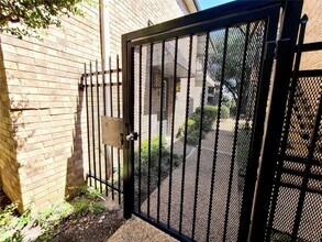 10248 Regal Oaks Dr in Dallas, TX - Foto de edificio - Building Photo