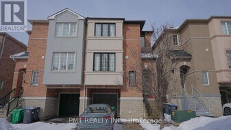 7155 Magistrate Terrace in Mississauga, ON - Building Photo