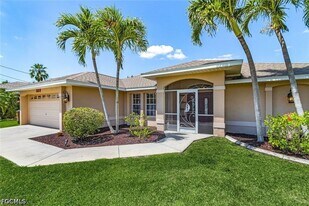 508 SE 9th Pl in Cape Coral, FL - Building Photo