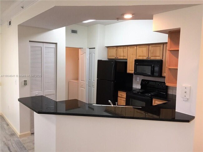 2014 Alta Meadows Ln in Delray Beach, FL - Foto de edificio - Building Photo