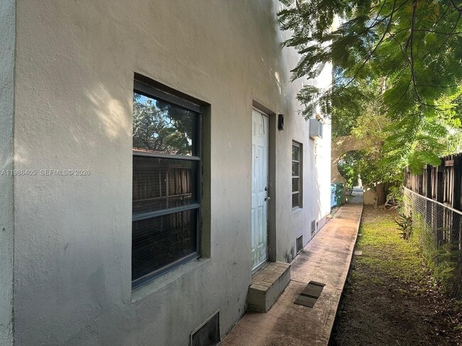 340 Mendoza Ave in Coral Gables, FL - Building Photo - Building Photo
