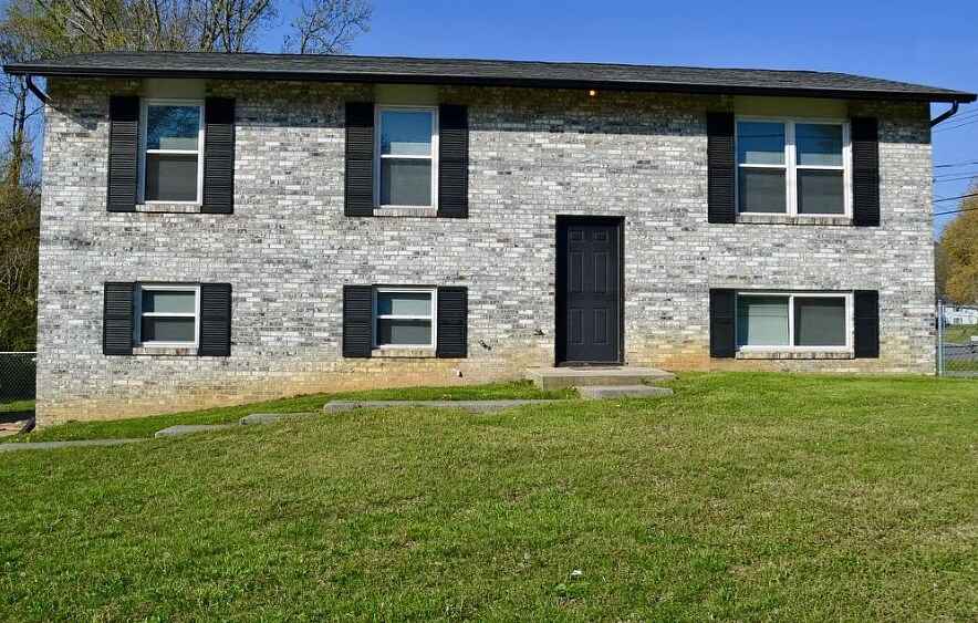 2335 Carbury Rd in Knoxville, TN - Building Photo