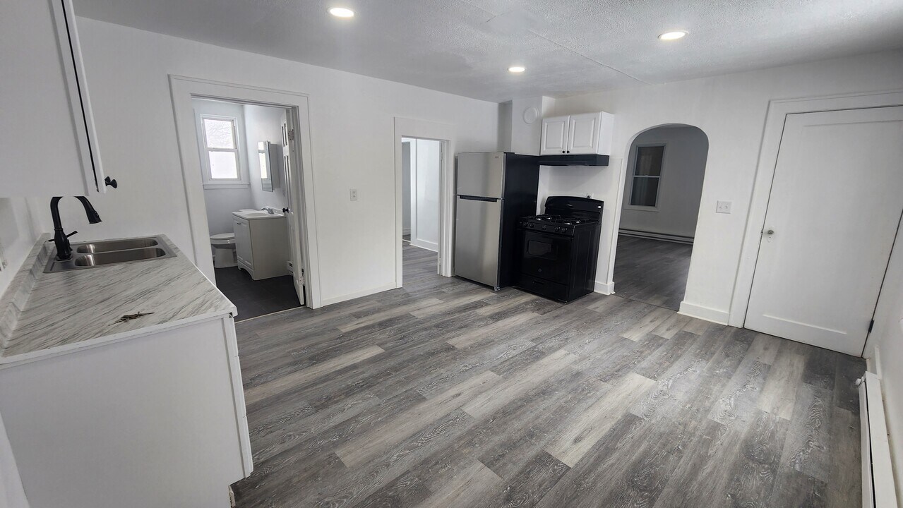 204 Townsend St in Dunkirk, NY - Building Photo