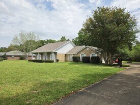 1140 Allison Dr in Deridder, LA - Building Photo