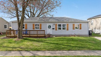 14 Holden Rd in Columbia City, IN - Building Photo