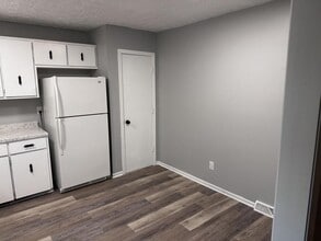 300 Car-Mol Dr in Johnson City, TN - Building Photo - Building Photo